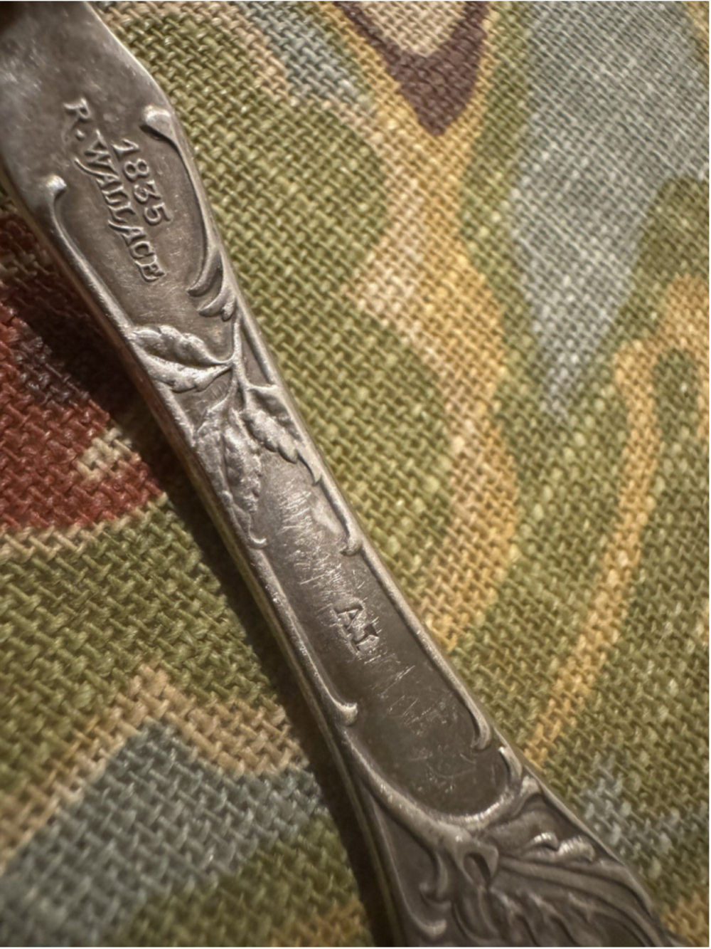 Antique 1835 R Wallace HIBISCUS Silverplate Master Butter Knife P - Picture 4 of 5